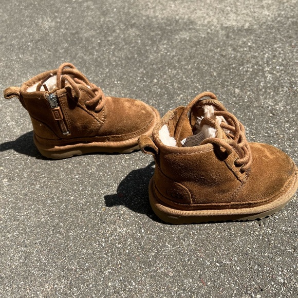 Uggs - Toddler Size 7 - Picture 1 of 11